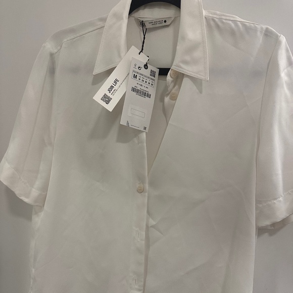 Zara Tops - Silky Zarah short sleeve blouse